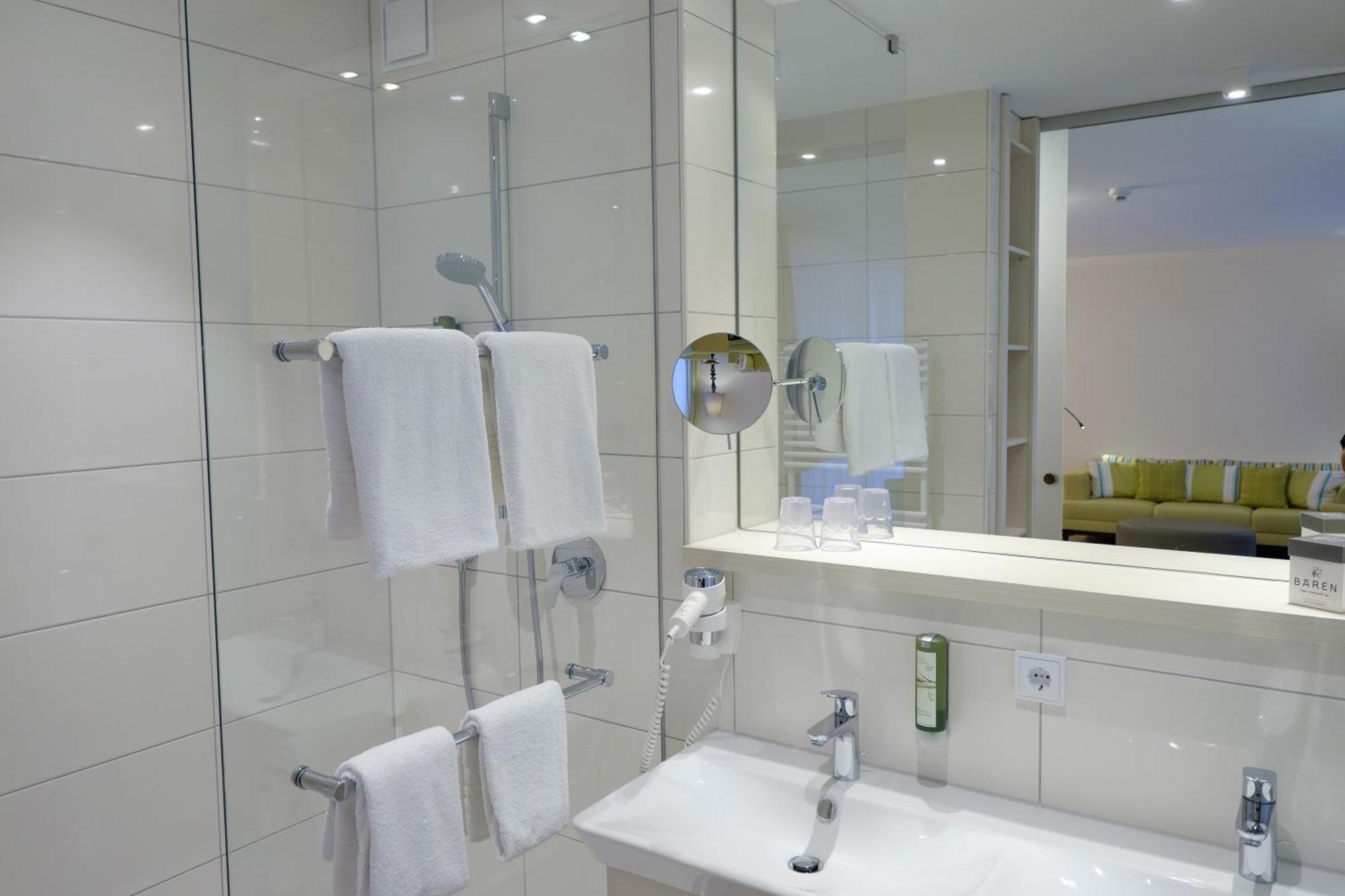 Hotel Baeren Titisee Rom bilde