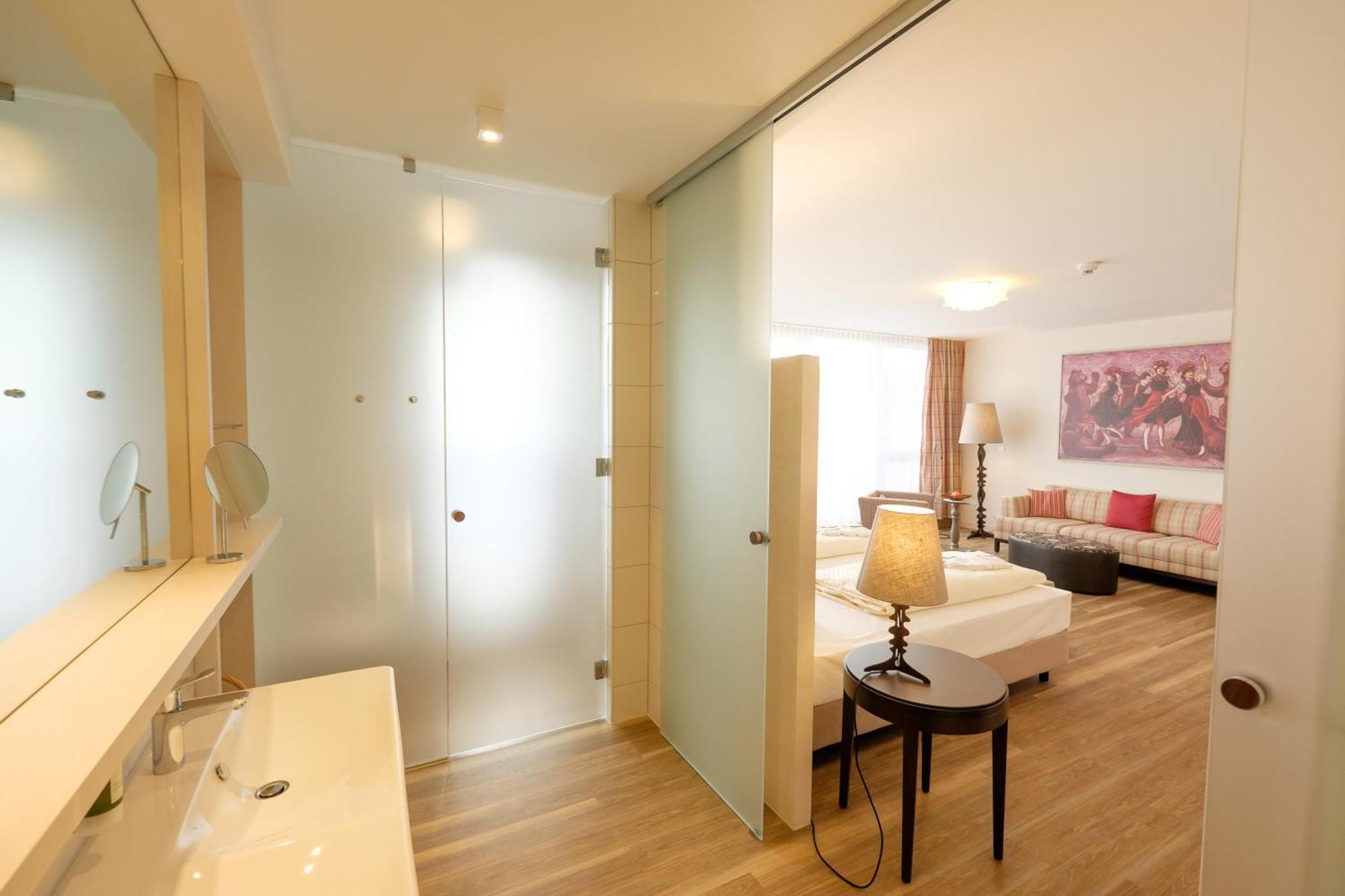 Hotel Baeren Titisee Rom bilde