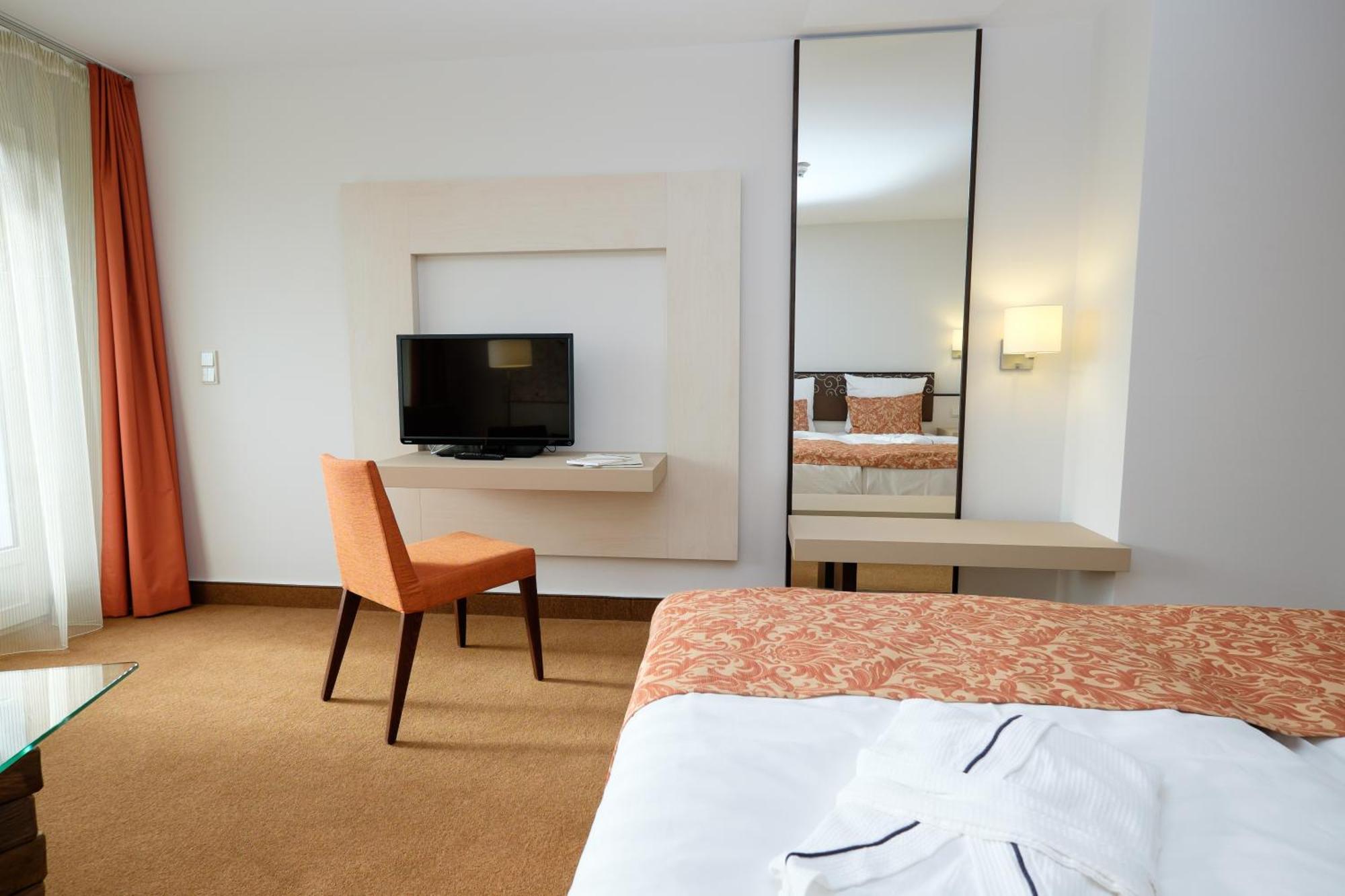 Hotel Baeren Titisee Rom bilde