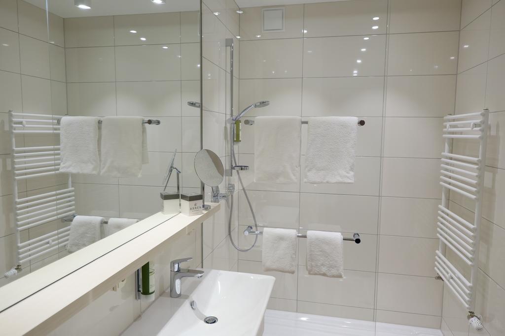 Hotel Baeren Titisee Rom bilde