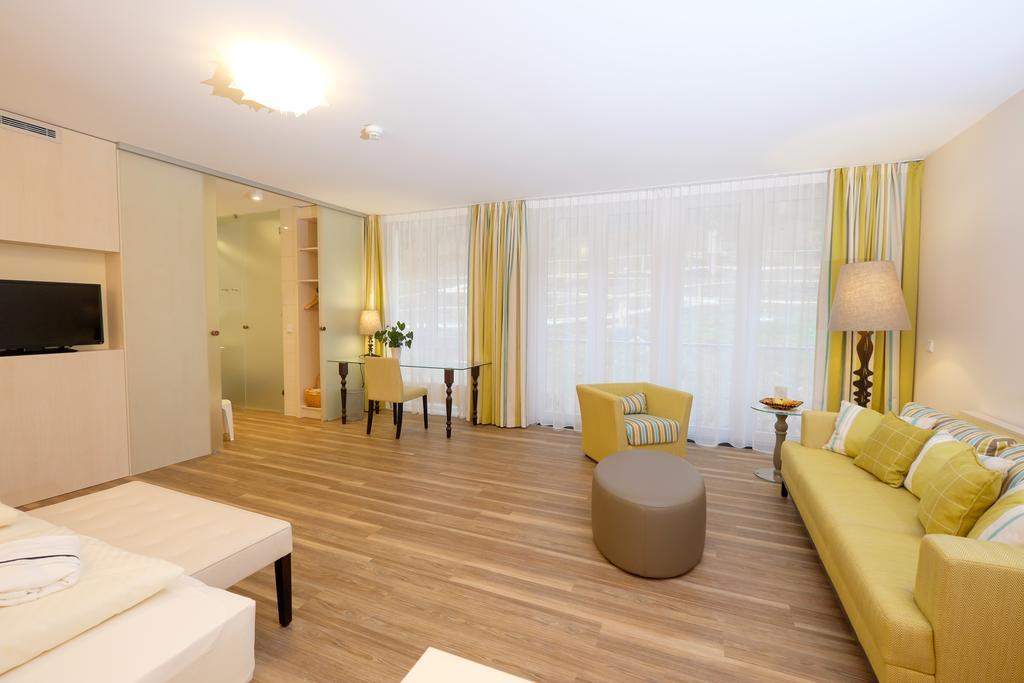 Hotel Baeren Titisee Rom bilde